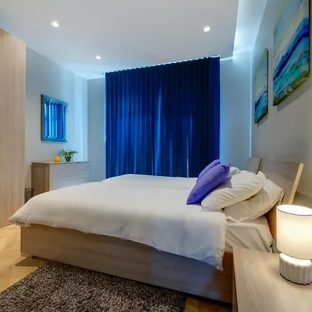 Luxury Penthouse With Terrace And Views *