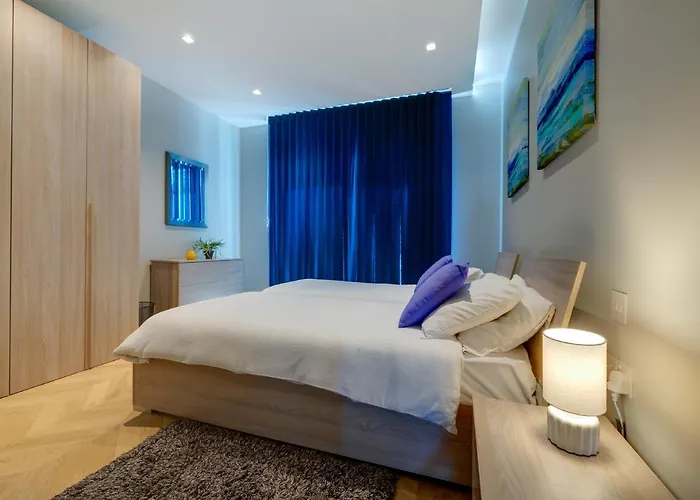 Luxury Penthouse With Terrace And Views *