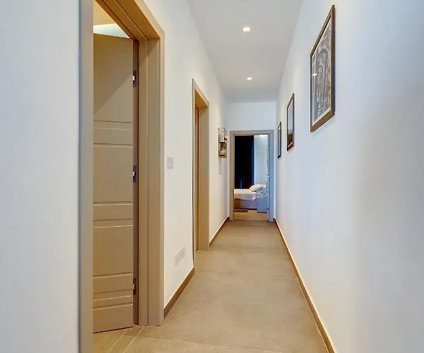 Luxury Penthouse With Terrace And Views * San Ġiljan