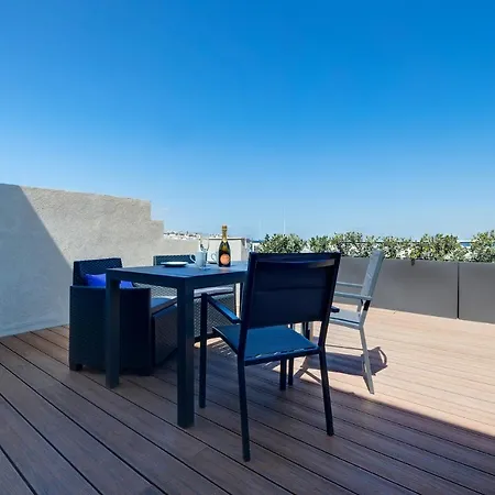 Luxury Penthouse With Terrace And Views Appartamento